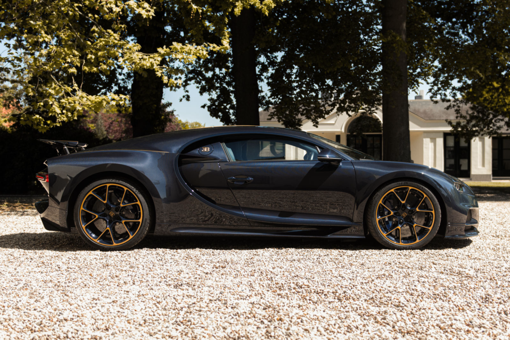 El consumo de combustible del Chiron L’Ébé es considerablemente alto, como era de esperarse en un hiperauto de 1,500 CV. 