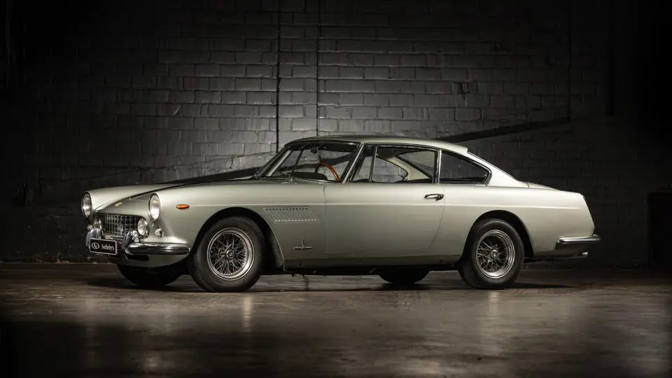 Ferrari 250 GTE 2+2 Serie I de 1961: La Elegancia de un Clásico italiano