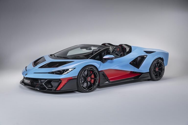 El nuevo Lamborghini Fenomeno Roadster 2026 redefine el segmento de los hypercars descapotables con un motor V12 híbrido de 1.080 CV, diseño inspirado en la aviación y una producción limitada a solo 15 unidades para el mercado global.
